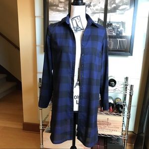 BB Dakota Long Plaid Top. Size SMALL.